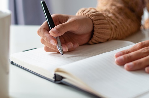 hand holding a pen