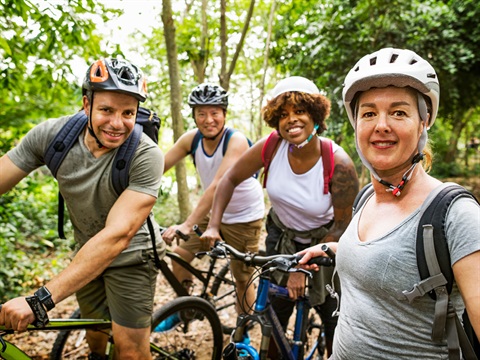 4 people bikeriding